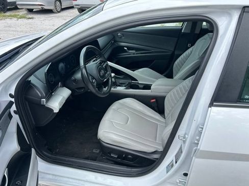 Used 2025 Hyundai Elantra Limited FWD image 5