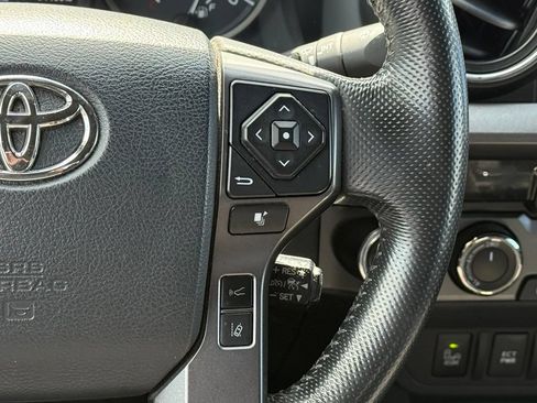 Used 2018 Toyota Tacoma TRD Sport w/ Technology Package AWD/4WD image 10