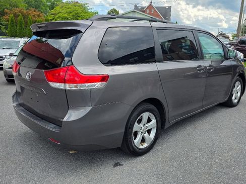Used 2011 Toyota Sienna LE w/ Towing Pkg FWD image 7