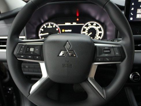 New 2026 Mitsubishi Outlander ES image 8