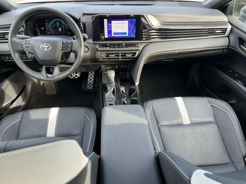 Used 2025 Toyota Camry SE image 16