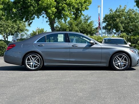 Used 2018 Mercedes-Benz S 560 Sedan image 3