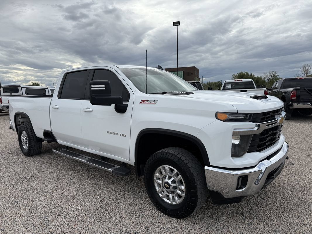 Used 2024 Chevrolet Silverado 2500 LT w/ Convenience Package AWD/4WD image 1