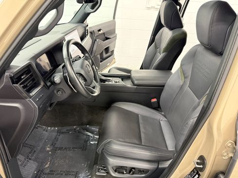 Used 2024 Lexus GX 550 AWD/4WD image 13