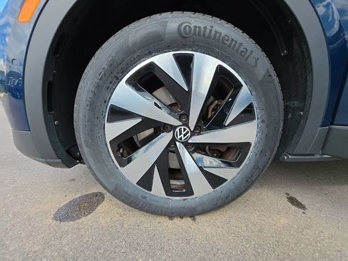 Certified 2023 Volkswagen ID.4 Pro AWD/4WD image 25