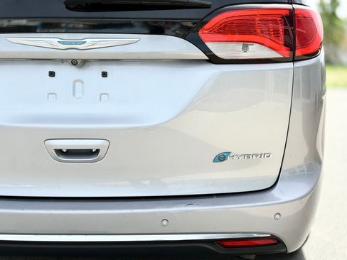 Used 2018 Chrysler Pacifica Touring Plus FWD image 13