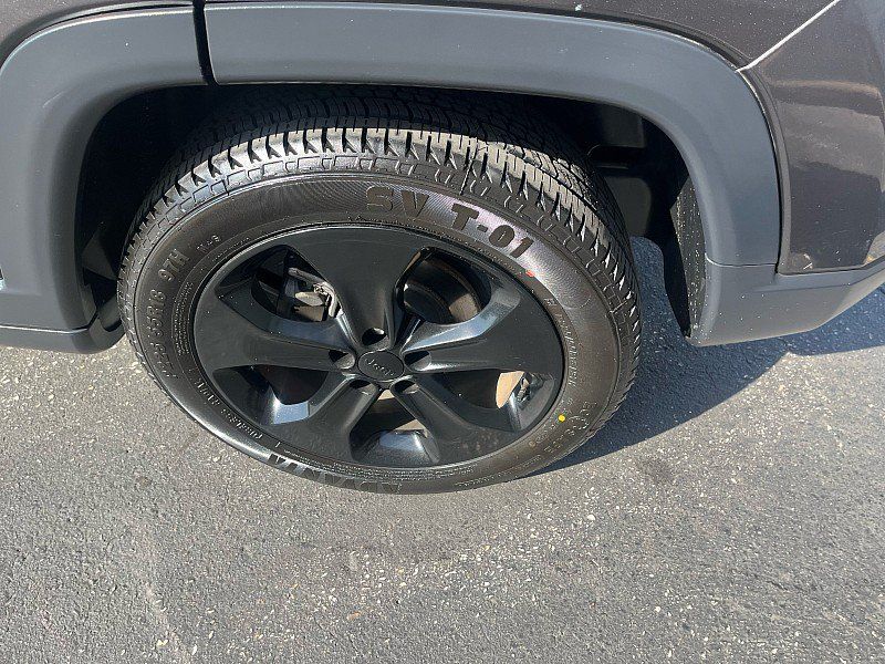 Used 2018 Jeep Compass Latitude w/ Popular Equipment Group AWD/4WD image 12