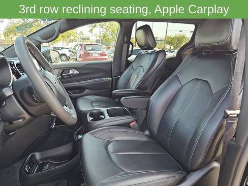 Used 2025 Chrysler Pacifica Select FWD image 17