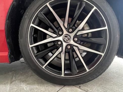 Used 2021 Toyota Camry SE image 9