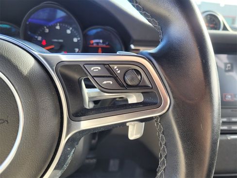 Used 2018 Porsche Macan Base image 22