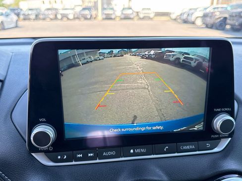 Used 2025 Nissan Sentra SV w/ All-Weather Package FWD image 22