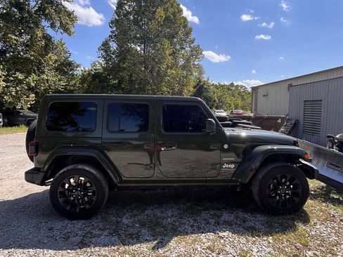 Used 2024 Jeep Wrangler Unlimited Sahara w/ Technology Group AWD/4WD image 5