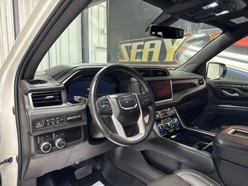 Used 2022 GMC Yukon XL Denali AWD/4WD image 6