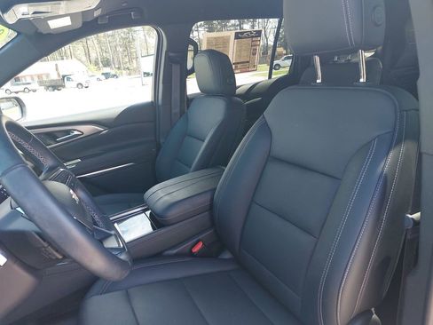 Used 2024 Chevrolet Traverse LT w/ Trailering Package image 12