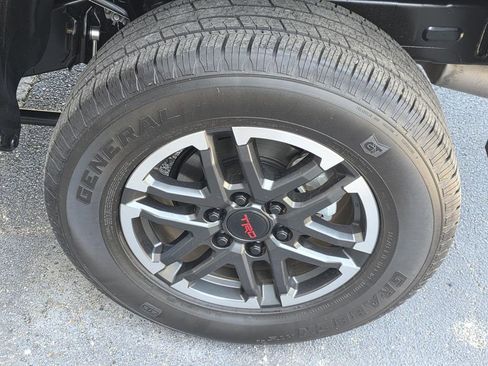 Used 2025 Toyota Tacoma TRD Sport AWD/4WD image 33
