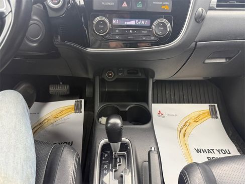 Used 2016 Mitsubishi Outlander GT image 21