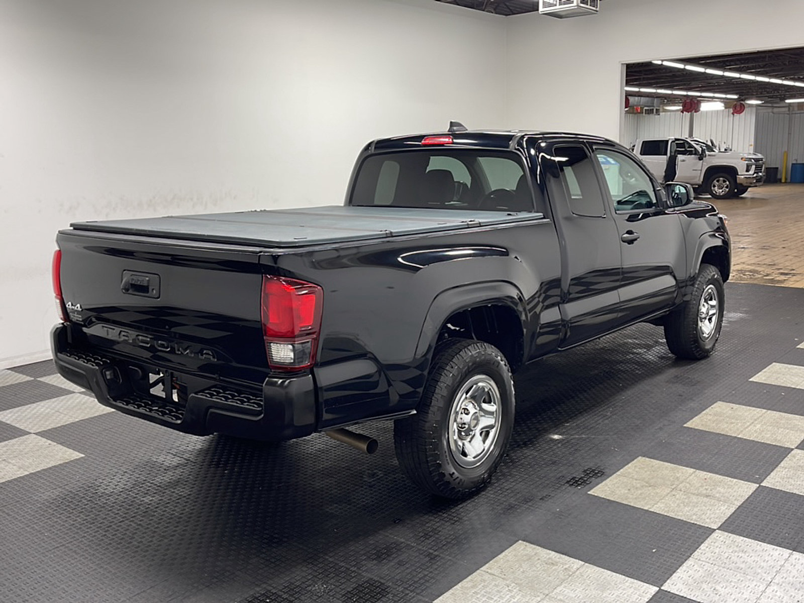 Used 2021 Toyota Tacoma SR AWD/4WD image 17