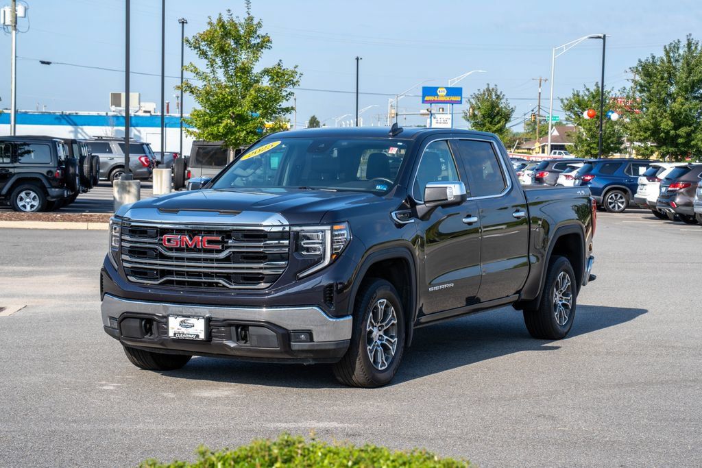 Used 2025 GMC Sierra 1500 SLT AWD/4WD image 3