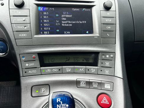 Used 2014 Toyota Prius Two image 19