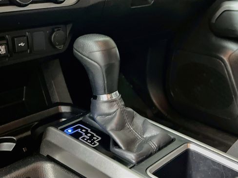 Used 2022 Toyota Tacoma SR5 w/ Technology Package RWD image 24