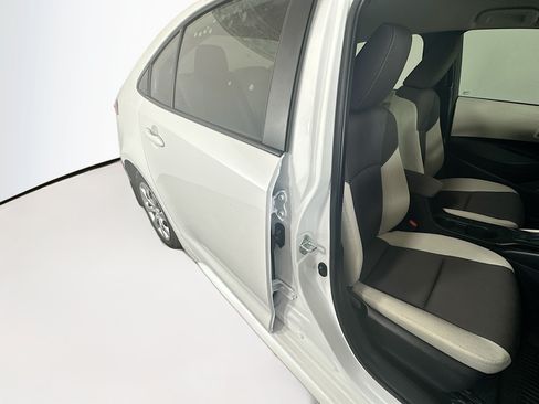 Used 2025 Toyota Corolla LE FWD image 27