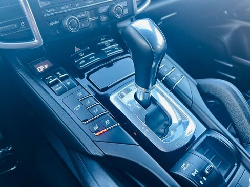 Used 2016 Porsche Cayenne S image 19