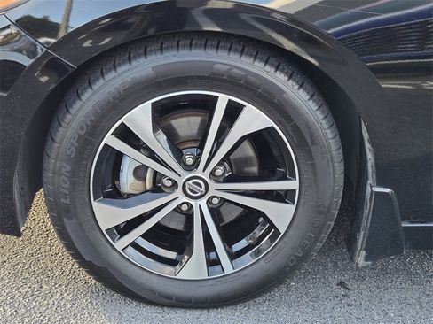 Used 2021 Nissan Sentra SV image 9