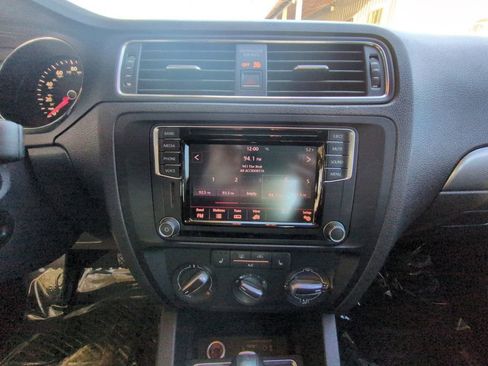 Used 2016 Volkswagen Jetta SE image 17