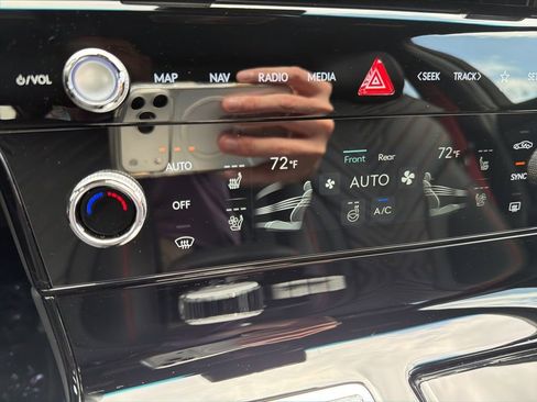 Used 2025 Genesis G80 3.5T Sport image 32