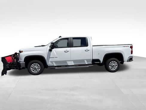Used 2023 Chevrolet Silverado 2500 LT AWD/4WD image 2