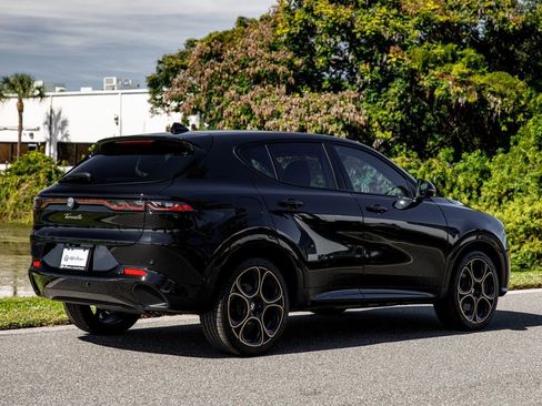 New 2025 Alfa Romeo Tonale Intensa image 3