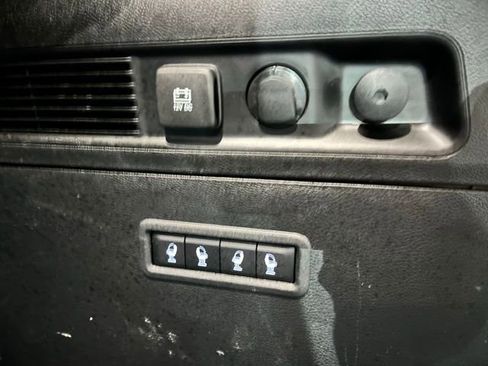 Used 2023 Jeep Wagoneer Series III w/ Convenience Group I image 9