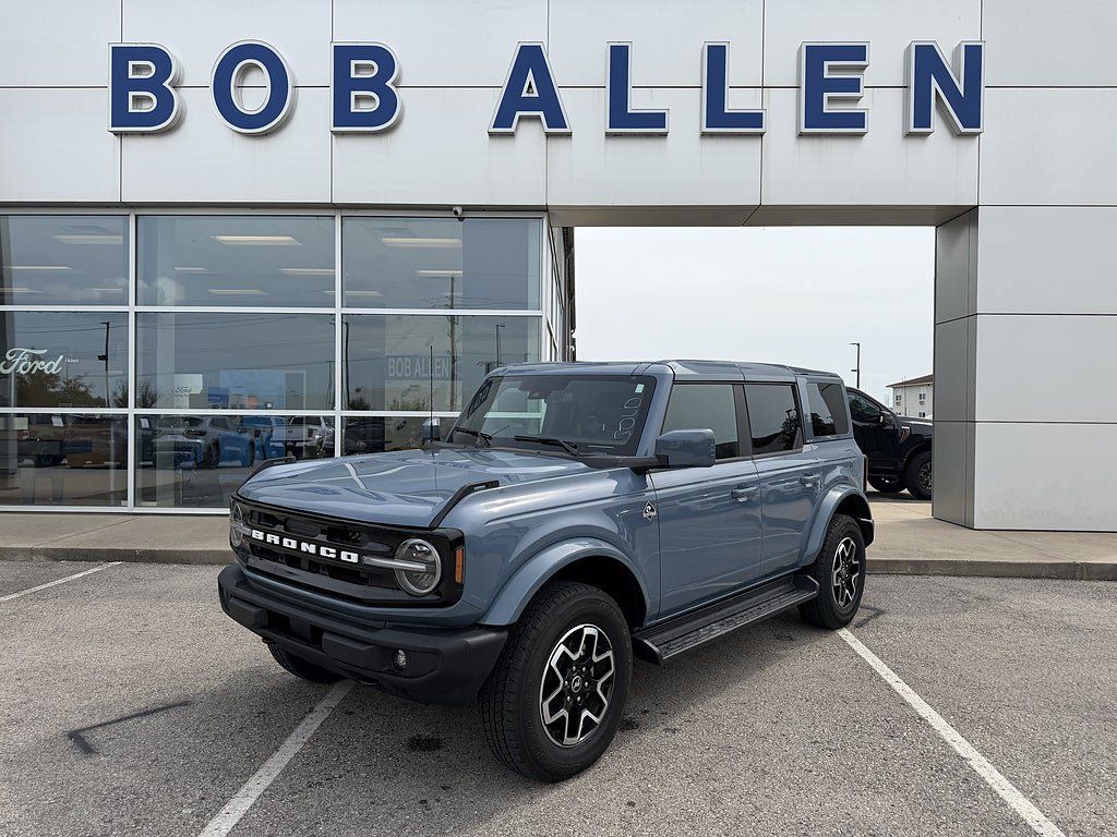 Used 2025 Ford Bronco Outer Banks AWD/4WD image 1