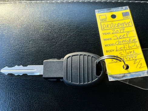 Used 2019 Jeep Cherokee Latitude w/ Popular Appearance Group image 35