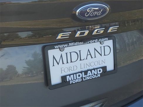 Certified 2024 Ford Edge SEL w/ Convenience Package image 9
