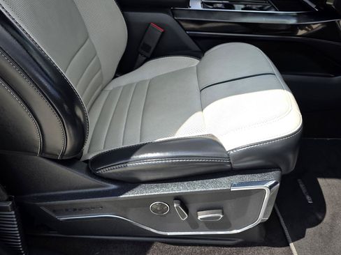 Used 2022 Ford F150 Lightning Platinum AWD/4WD image 24