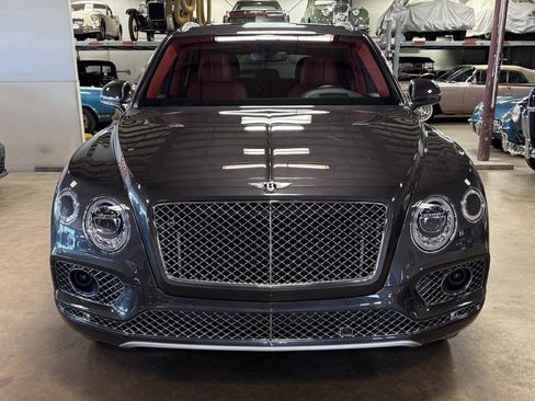Used 2018 Bentley Bentayga image 6