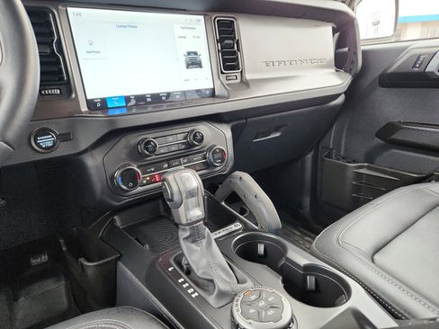 Used 2025 Ford Bronco Badlands image 20