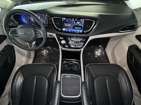 Used 2023 Chrysler Pacifica Limited FWD image 23