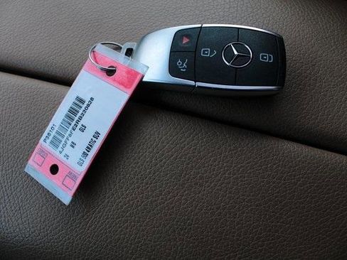 Used 2024 Mercedes-Benz GLS 580 4MATIC image 23