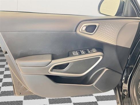 Used 2023 Kia Soul S image 12