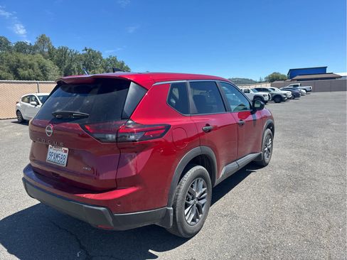 Used 2024 Nissan Rogue S AWD/4WD image 5