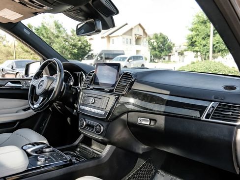 Used 2018 Mercedes-Benz GLS 550 4MATIC image 10