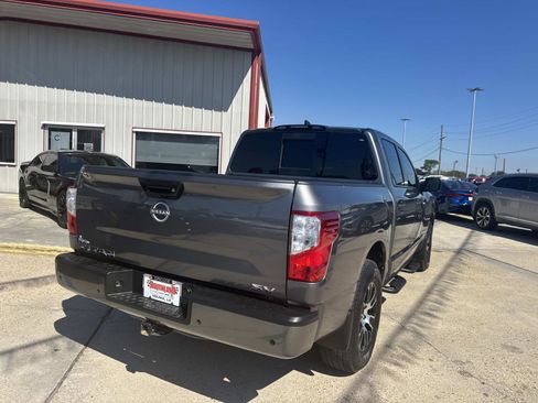 Used 2024 Nissan Titan SV w/ SV Convenience Package image 7