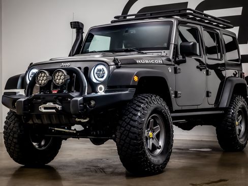Used 2014 Jeep Wrangler Unlimited Rubicon w/ Max Tow Package AWD/4WD image 35