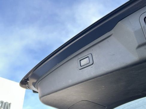 Used 2017 Subaru Outback 2.5i Premium image 10