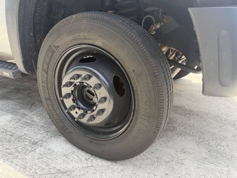 Used 2016 Ford F550 4x4 Crew Cab Super Duty image 9