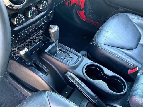 Used 2015 Jeep Wrangler Unlimited Sahara AWD/4WD image 15
