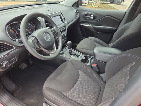 Used 2021 Jeep Cherokee Latitude AWD/4WD image 10