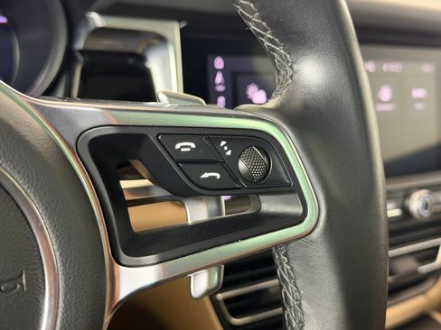 Certified 2021 Porsche Macan image 20
